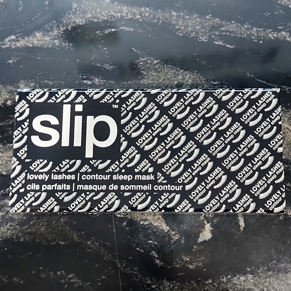 Slip lovely lashes contour sleep mask upc# 810046980804 - Picture 1 of 3